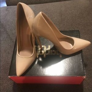 Tan patent leather Pumps